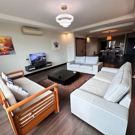 Aa Residen Luxury Condo Homestay 18Mins Walk Tanjung Aru Beach & Golf Course, Not Beach Side Resort コタキナバル エクステリア 写真