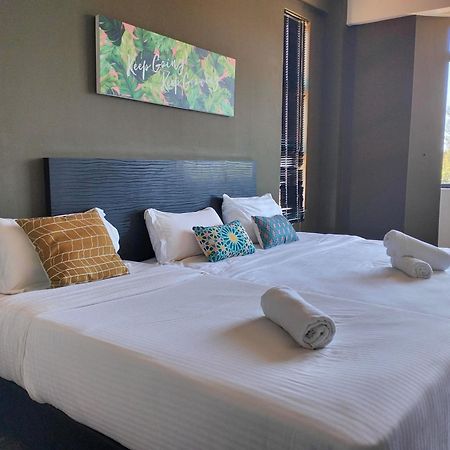 Aa Residen Luxury Condo Homestay 18Mins Walk Tanjung Aru Beach & Golf Course, Not Beach Side Resort コタキナバル エクステリア 写真