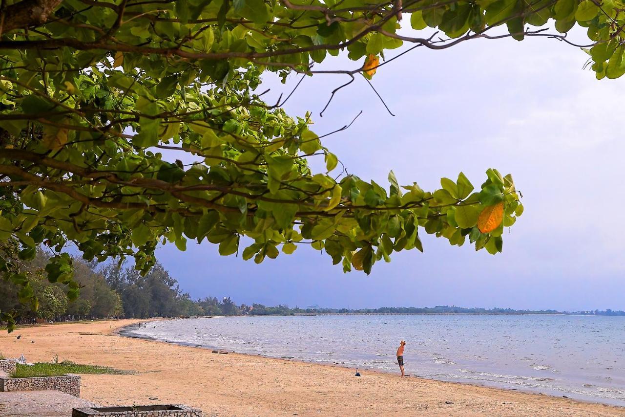 Aa Residen Luxury Condo Homestay 18Mins Walk Tanjung Aru Beach & Golf Course, Not Beach Side Resort コタキナバル エクステリア 写真