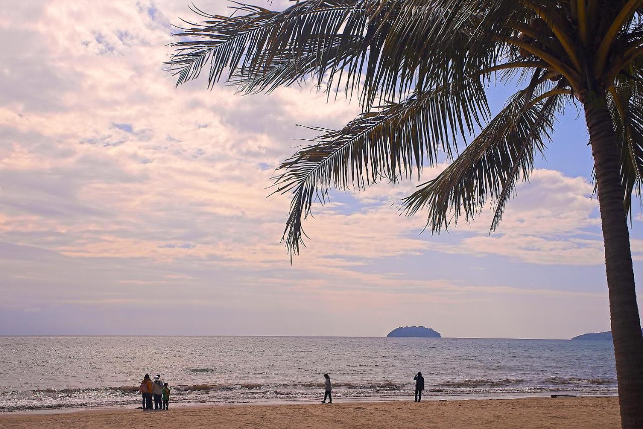 Aa Residen Luxury Condo Homestay 18Mins Walk Tanjung Aru Beach & Golf Course, Not Beach Side Resort コタキナバル エクステリア 写真