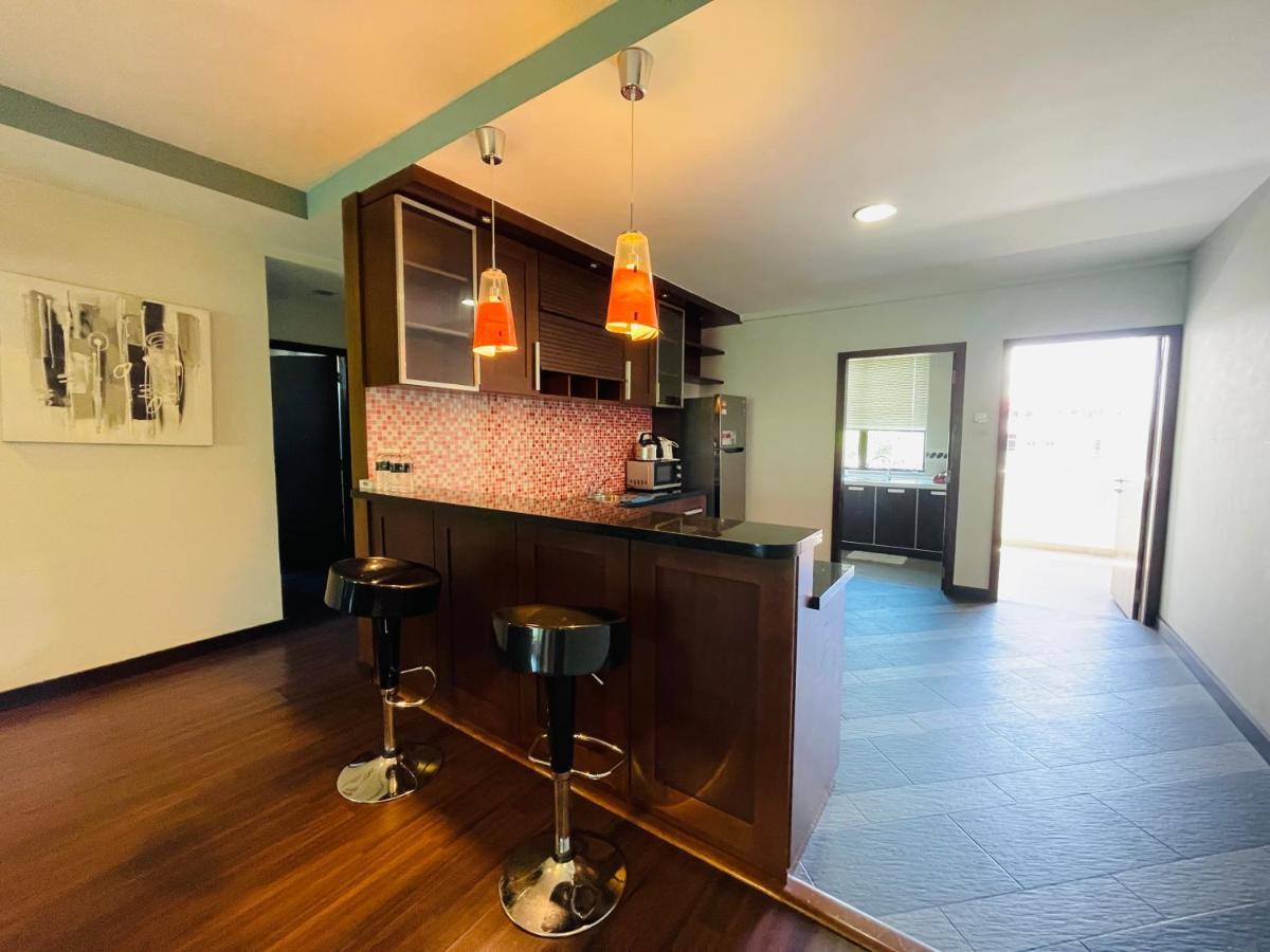 Aa Residen Luxury Condo Homestay 18Mins Walk Tanjung Aru Beach & Golf Course, Not Beach Side Resort コタキナバル エクステリア 写真