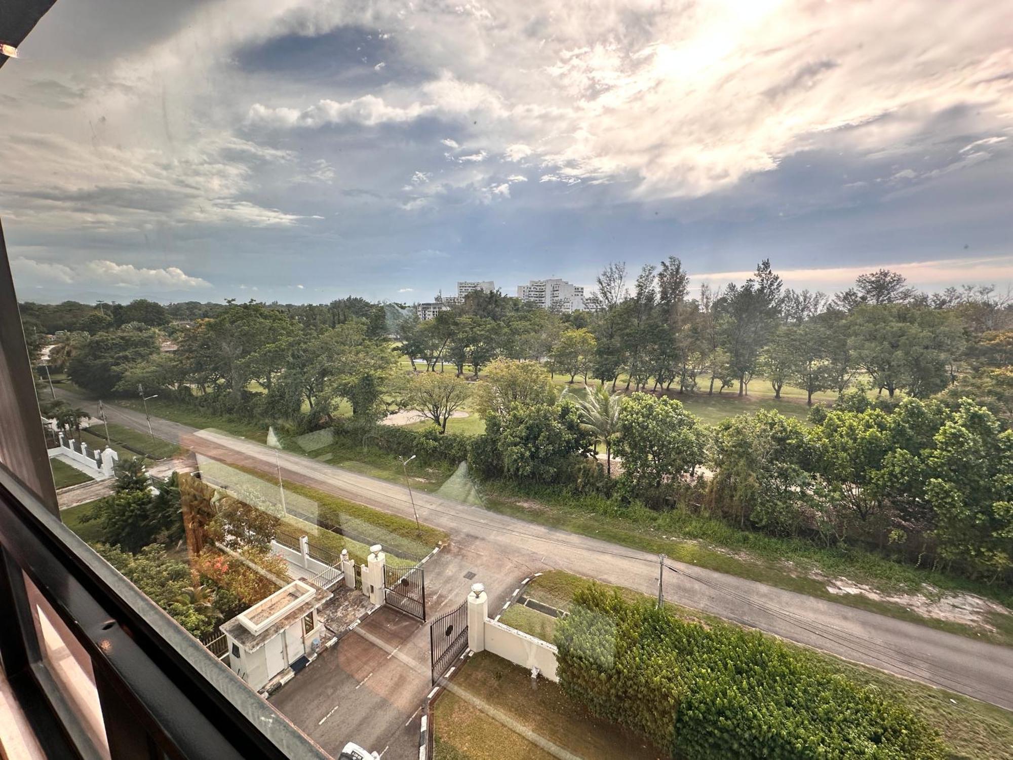 Aa Residen Luxury Condo Homestay 18Mins Walk Tanjung Aru Beach & Golf Course, Not Beach Side Resort コタキナバル エクステリア 写真