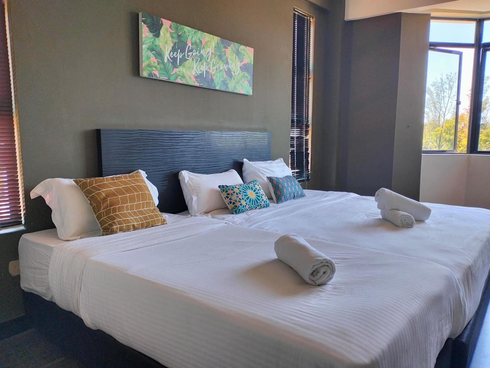 Aa Residen Luxury Condo Homestay 18Mins Walk Tanjung Aru Beach & Golf Course, Not Beach Side Resort コタキナバル エクステリア 写真